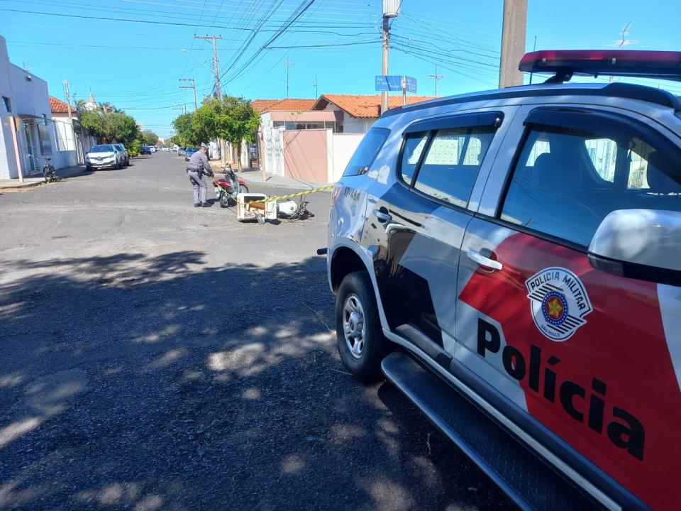 Foto 6 de 6 — Colisão na Vila Xavier deixa motociclistas feridos; veja fotos